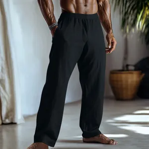 Dettaglio dei pantaloni casual da uomo in cotone e lino nero traspirante con vestibilità ampia