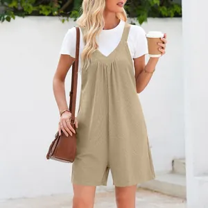 Combinaison décontractée kaki d'été à col en V pour femme avec t-shirt blanc