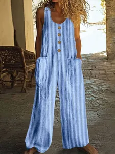Combinaison femme rayée en coton et lin, coupe ample avec boutons et poches plaquées.