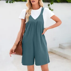 Combinaison d'été bleu sarcelle pour femme avec col en V et T-shirt blanc pour un look décontracté