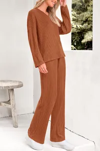 Conjunto de dos piezas de punto acanalado con top de cuello en V y pantalón ancho