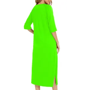 Vista posteriore di una camicia da notte premaman verde neon con maniche a tre quarti