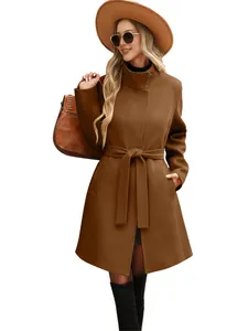Elegante cappotto in lana marrone per donna con collo alto e cintura in vita regolabile