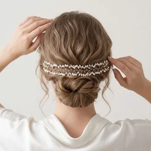 Elegante tralcio per capelli da sposa con perle e cristalli per acconciatura