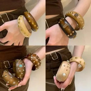 Westlicher Vintage Strukturierter Holz Armreif Für Damen Mode Übertriebene Boho Legierung Nieten Breite Manschette Armband Schmuck