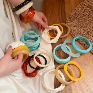 Set bunter, grober, unregelmäßiger geometrischer Harz-Armreifen für Damen Modeschmuck-Accessoires