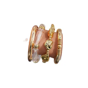 Set mit vier goldenen geometrischen Metall- und Harzarmbändern für Damen, Modeschmuck