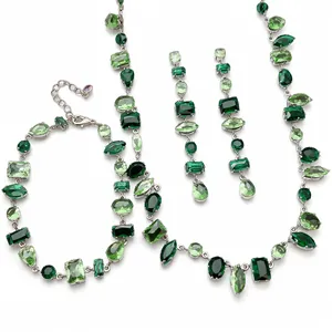 Elegante conjunto de joyas de circón verde con collar de gotas geométricas y aretes