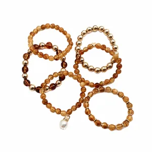 Elegant light luxury acrylic and gold-toned beaded bracelet set with white pearl charm