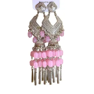 Boucles d'oreilles pendantes vintage argentées avec perles roses et strass brillants