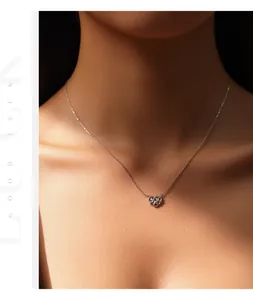 Detailopname van een sierlijke S925 sterling zilveren ketting met geweven hart