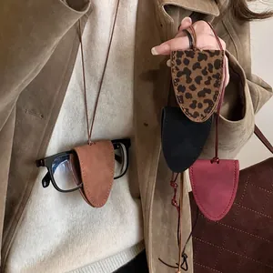Collier Porte-lunettes Multifonctionnel en Similicuir Vintage Chaîne de Pull en Corde de Cuir Longue pour Femmes Pendentif de Lunettes en Cuir Fait à la Main Élégant