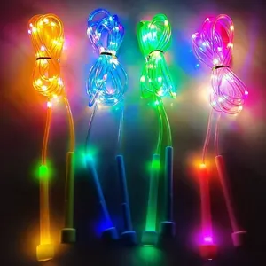 Gedetailleerd overzicht van kleurrijke LED springtouwen in vier felle neonkleuren