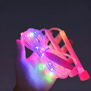 Kleurrijk LED-springtouw voor kinderen met drie instelbare regenboog lichtmodi