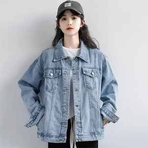 Giacca di denim oversize blu retrò per donna, capispalla vintage stile BF trendy e chic.