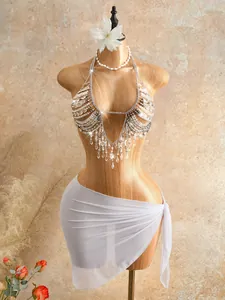 Gioiello corpo a catena con perline stile reggiseno per spiaggia o feste su manichino.