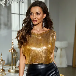 Gedetailleerd beeld van de gouden pailletten mesh textuur op een sexy festival crop top dames
