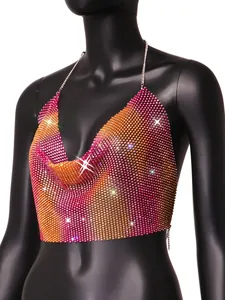Vista detallada de un top halter de malla con pedrería brillante en degradado rosa-naranja.