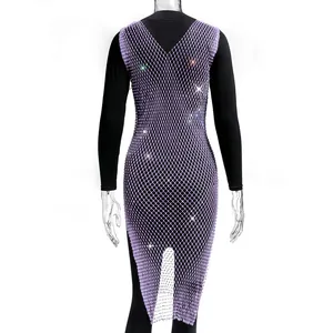 Vista trasera detallada de vestido de red morado con diamantes y dobladillo irregular