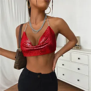 Stijlvolle sexy rode pailletten haltertop met open rug voor dames met een slanke pasvorm.