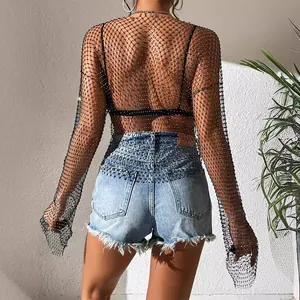 Haut à manches longues en résille noire pour femme avec strass brillants et short denim