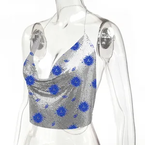 Sexy top halter in maglia metallica argento con motivi blu sole e occhi dettaglio