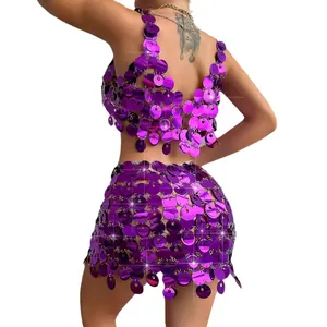 Conjunto de dos piezas de lentejuelas moradas hecho a mano con top corto y minifalda