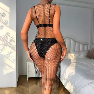 Sexy zwarte visnet jurk met strass steentjes en lange franjes, ideaal als bikini cover-up.