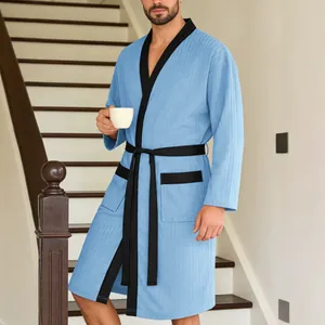 Peignoir long élégant en jacquard bleu pour homme avec bordure noire et ceinture
