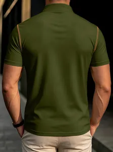 Rückansicht des olivgrünen Herren-Polo-Shirts mit kontrastierenden Schulternähten