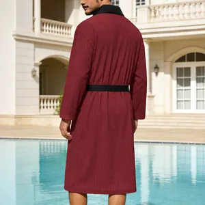Peignoir long luxueux bordeaux pour homme avec col contrasté noir et ceinture noire