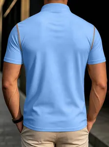 Rückansicht eines blauen Herren-Polo-Shirts mit Kontrastnähten und Dry-Fit