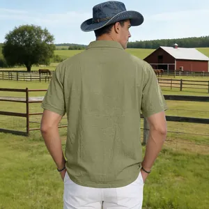 Atmungsaktives Herren Leinen Polo Shirt in Armeegrün für sommerliche Outdoor Freizeit