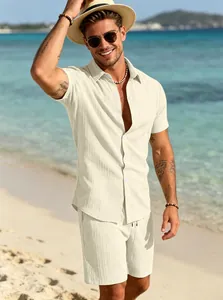 Completo uomo camicia a maniche corte e pantaloncini strutturati color crema