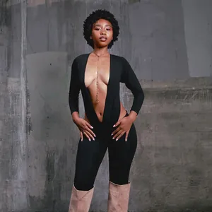 Mono sexy negro con escote en V profundo, manga larga y aberturas para mujer