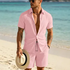 Completo estivo da uomo camicia rosa a maniche corte e pantaloncini abbigliamento