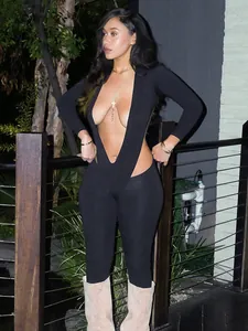 Mono negro sexy de manga larga con escote en V profundo para mujer en estilo de fiesta