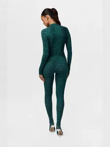 Sexueller dunkelgrüner Jumpsuit mit Schlangenmuster, Langarm und integrierten Socken