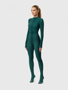 Eleganter Jumpsuit mit grünem Schlangenmuster, Langarm und enganliegender Passform