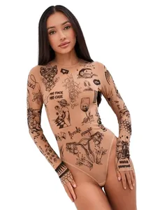 Body sexy beige à manches longues avec imprimés tatouage noirs vintage et coupe ajustée