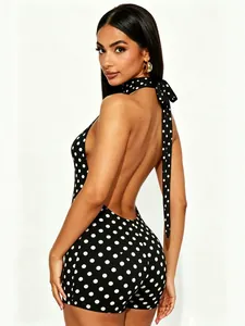 Combinaison courte sexy à pois noir et blanc avec dos nu et décolleté licou chic