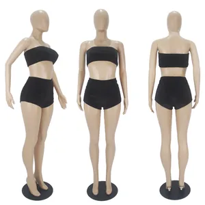 Detailansicht der Vorder- Seiten- und Rückseite des schwarzen Samt-Tube-Top-Sets