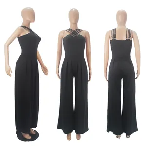Drei-Winkel-Ansicht eines sexy schwarzen Jumpsuits mit weitem Bein und Kreuzträgern