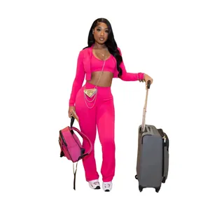 Tuta fucsia da donna a 3 pezzi con giacca corta, top a canotta e leggings svasati