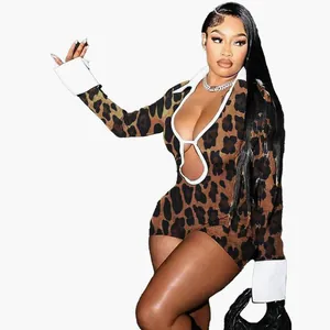 Body sexy con stampa leopardata a maniche lunghe, apertura frontale e colletto bianco