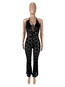 Sexy schwarzer Jumpsuit aus floraler Spitze mit Neckholder und Schnürung vorne