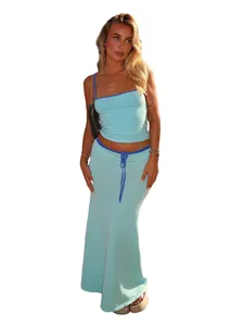 Completo due pezzi da donna con crop top blu senza maniche e gonna lunga a vita alta