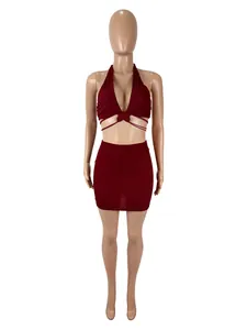 Ensemble deux pièces sexy bordeaux pailleté avec haut dos nu et mini-jupe moulante pour femme
