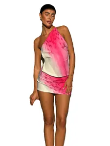 Sexy zweiteiliges Set in Pink und Weiß mit Neckholder-Top und Minirock