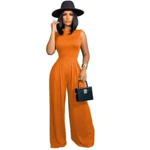 Elegantes orangefarbenes ärmelloses Top und weite Hosen Set an Model